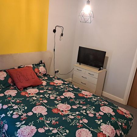 Private And Comfortable Room In Cosy Home Nottingham Luaran gambar